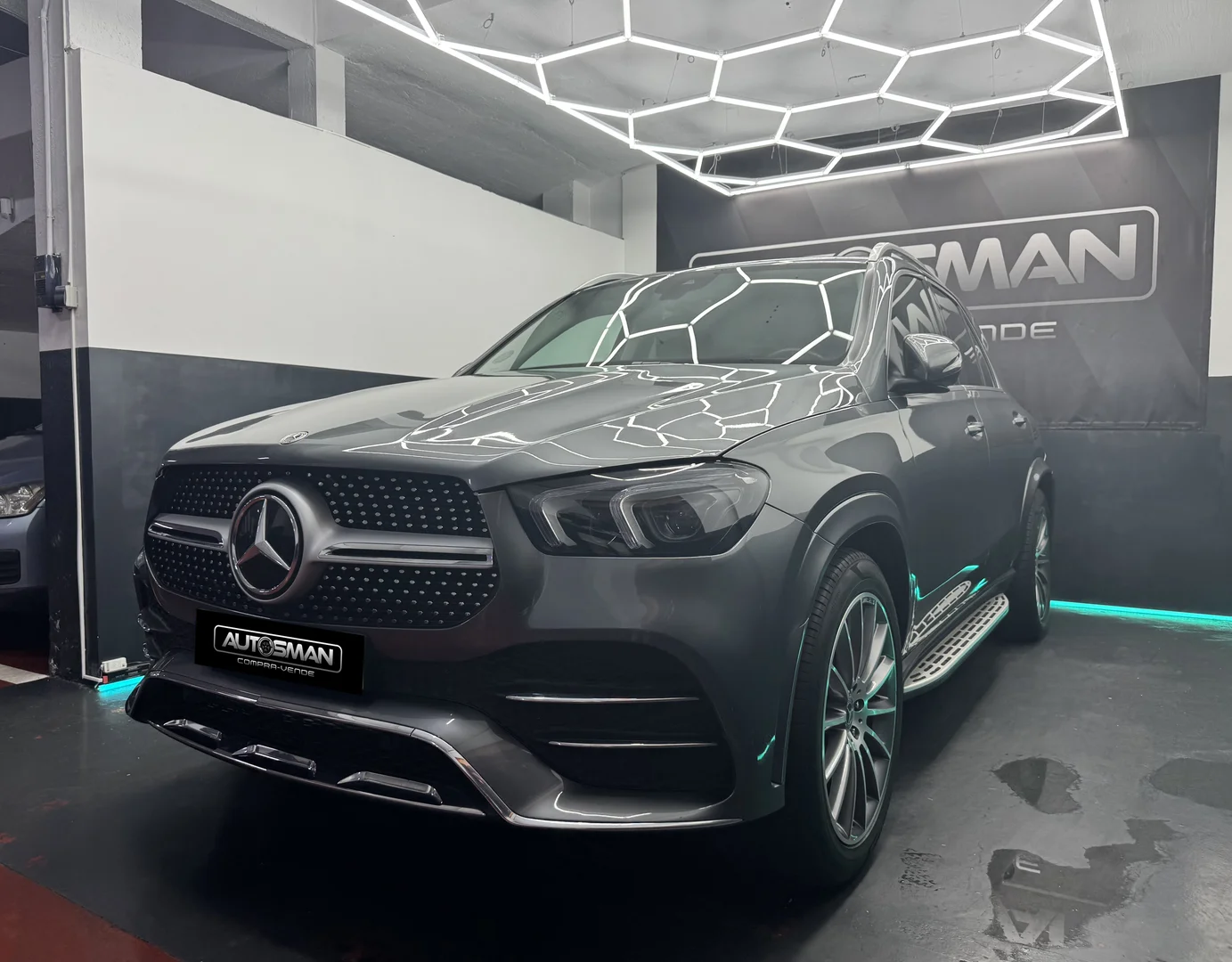 MERCEDES-BENZ GLE GLE 300 d 4MATIC 2022 Híbrido Gris - Vista lateral